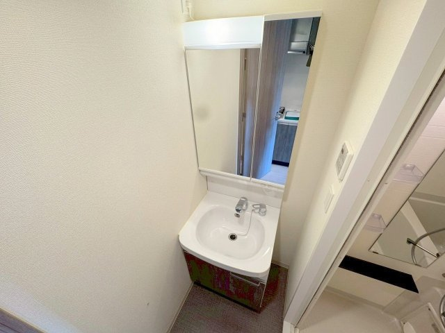 プレサンス新大阪ジェイズの独立洗面台