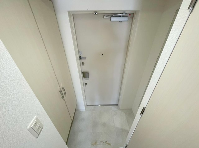 アドバンス新大阪ラシュレの玄関