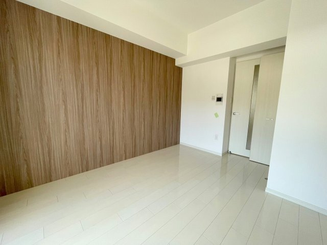 アドバンス新大阪ラシュレの洋室