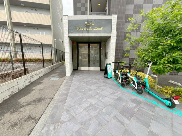 ファステート北大阪ラッセルのエントランス