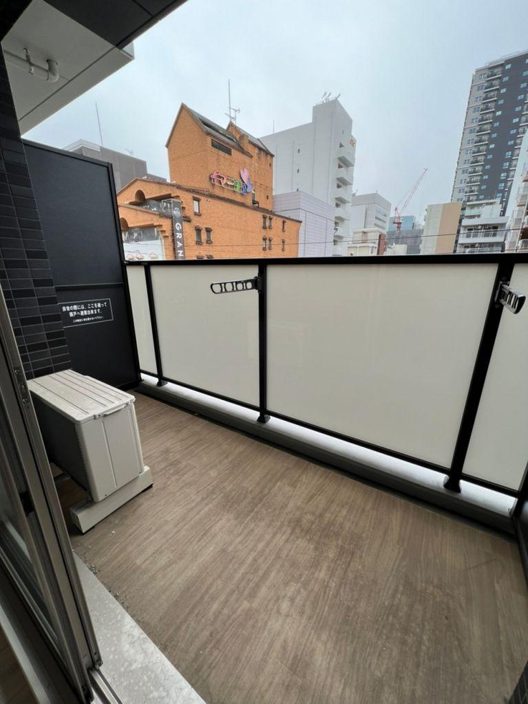 プレサンスNAGOYA桜通ビッグビート　名古屋市賃貸　仲介手数料無料のバルコニー
