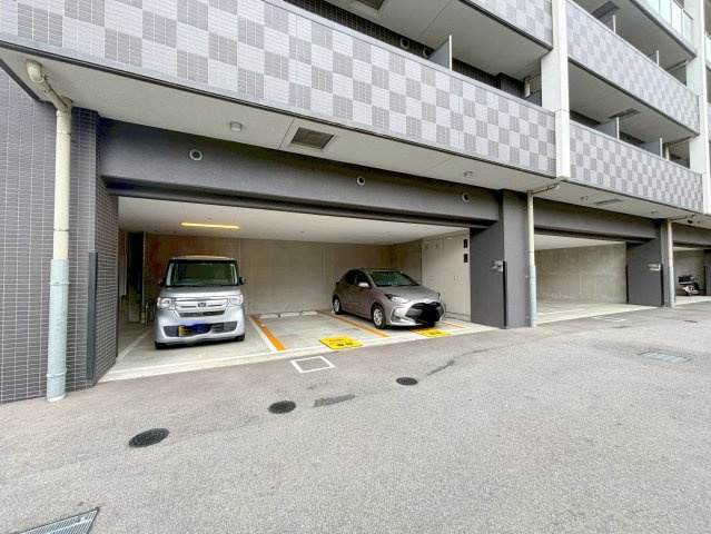 ファステート北大阪ラッセルの駐車場