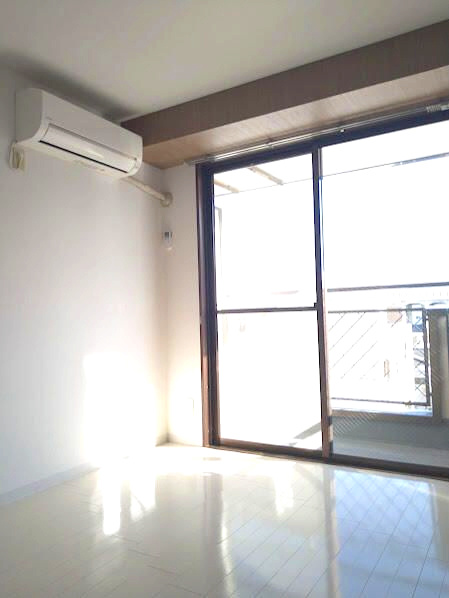 川原ビルの居間・リビング