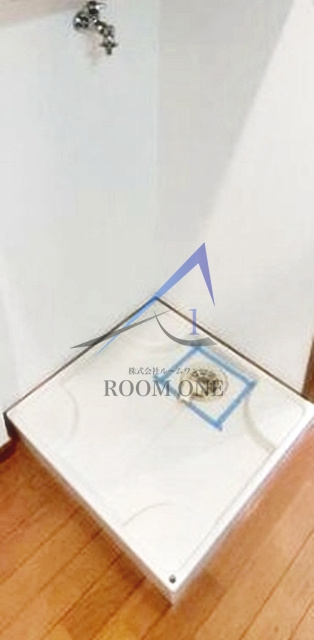 メゾンフラワー西新宿の設備|洗濯機置き場です。