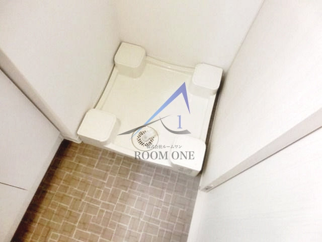 フェール東新宿の設備|洗濯機置き場です。