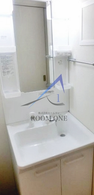 フェール東新宿の洗面所|独立洗面台です。