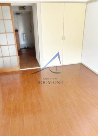 第３三池ビルの居間・リビング|洋室のお部屋です。