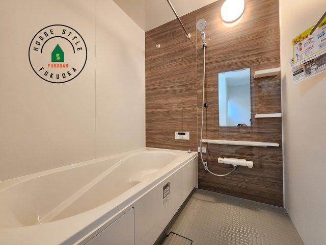 太宰府市高雄6丁目第3-2棟(2号棟)の浴室|1日の疲れを癒してくれる広々バスルーム。雨の日のお洗濯にも大活躍な浴室乾燥機付です！