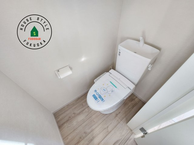 太宰府市高雄6丁目第3-2棟(2号棟)のトイレ|温水洗浄便座を完備しております。2ヶ所にトイレがあるのは朝の慌ただしい時間も安心です。