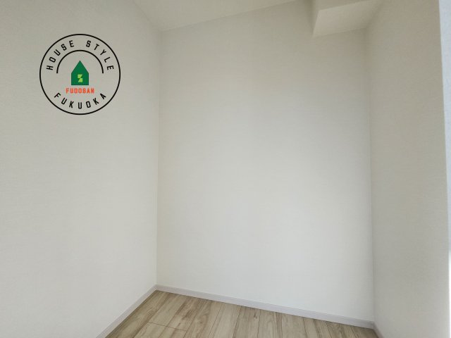 太宰府市高雄6丁目第3-2棟(2号棟)の収納|洋服や大きな荷物が多い方や人数の多いご家族などは、一般的なクローゼットよりもウォークインクローゼットのほうが使い勝手が良いです。