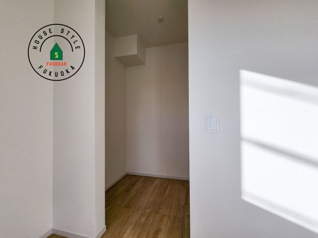 太宰府市高雄6丁目第3-2棟(1号棟)の収納|洋服や大きな荷物が多い方や人数の多いご家族などは、一般的なクローゼットよりもウォークインクローゼットのほうが使い勝手が良いです。