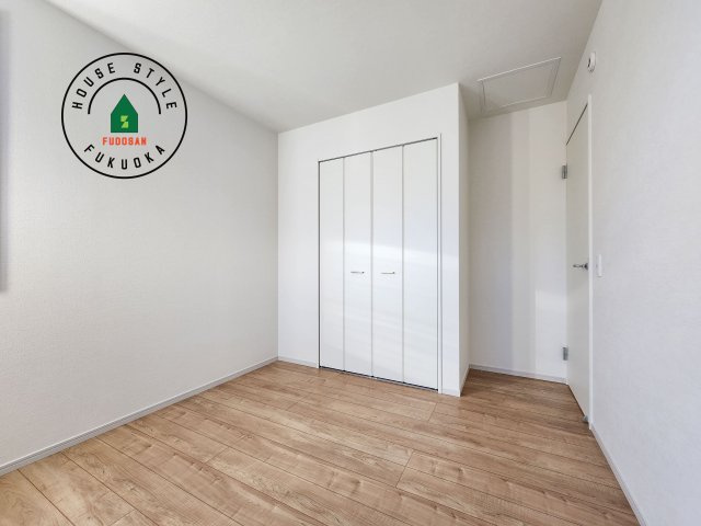 太宰府市高雄6丁目第3-2棟(1号棟)の洋室|採光良好な洋室は全居室、複層ガラスの遮熱効果と断熱効果で、一年中快適に過ごせます。