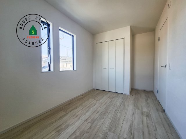 筑紫野市針摺南1丁目第1-1棟(1号棟)の洋室|採光良好な洋室は全居室、複層ガラスの遮熱効果と断熱効果で、一年中快適に過ごせます。