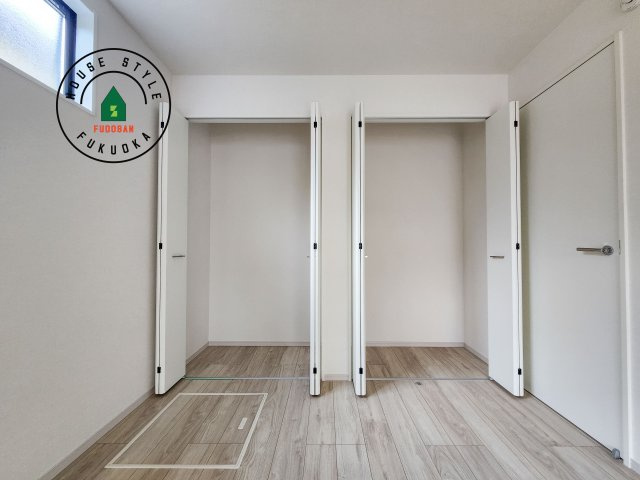 福岡市西区小戸3丁目第4-3棟(1号棟)の内観：施工例|洋服や大きな荷物が多い方や人数の多いご家族などは、一般的なクローゼットよりもウォークインクローゼットのほうが使い勝手が良いです。