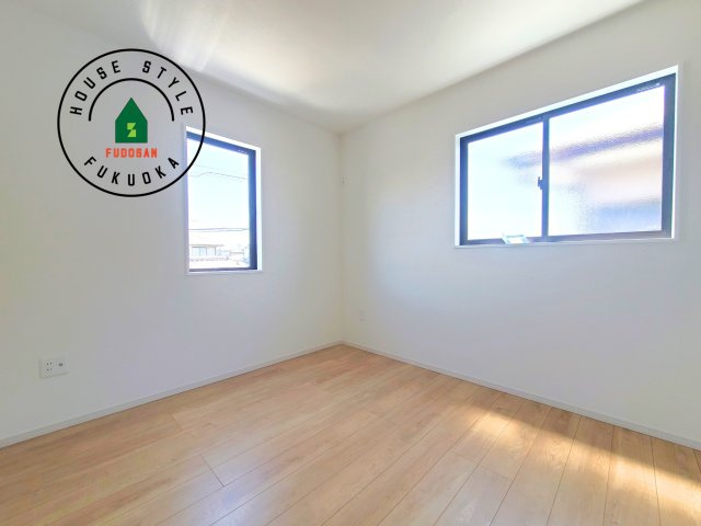 福岡市東区千早1丁目第2-2棟(1号棟)の内観：施工例|採光良好な洋室は全居室、複層ガラスの遮熱効果と断熱効果で、一年中快適に過ごせます。