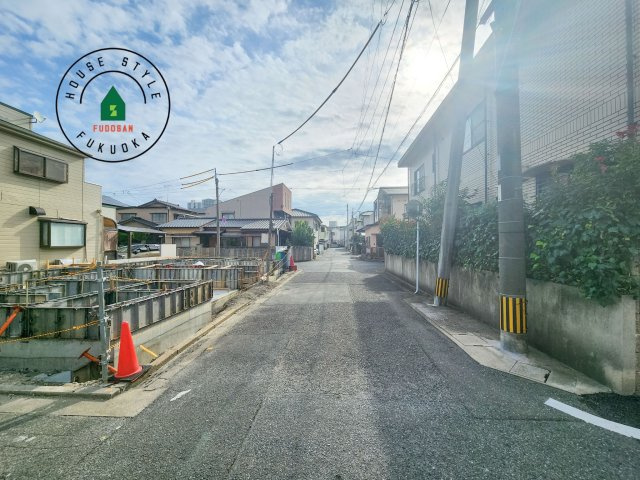 福岡市東区千早1丁目第2-2棟(1号棟)の前面道路含む現地写真|前面道路です。