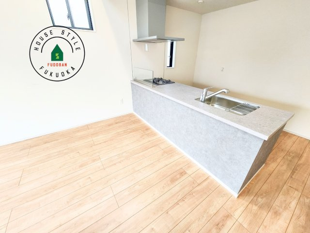 福岡市東区千早1丁目第2-2棟(1号棟)の内観：施工例|キッチンから立ち込める香りが今日の料理を期待させます。