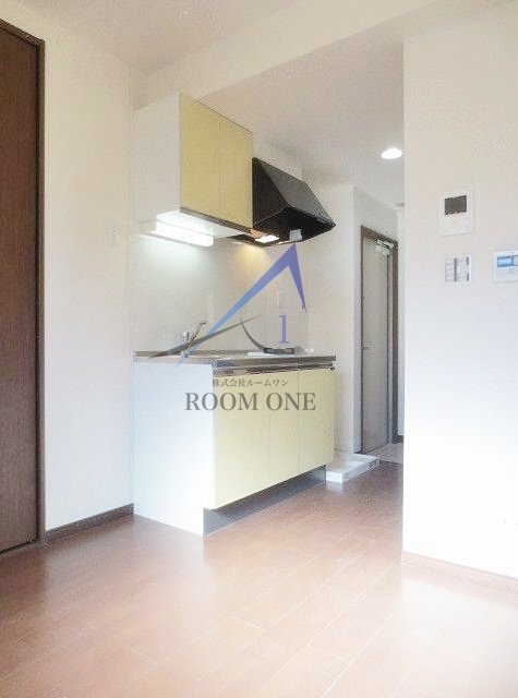 カーネス中野坂上の居間・リビング|洋室のお部屋です。