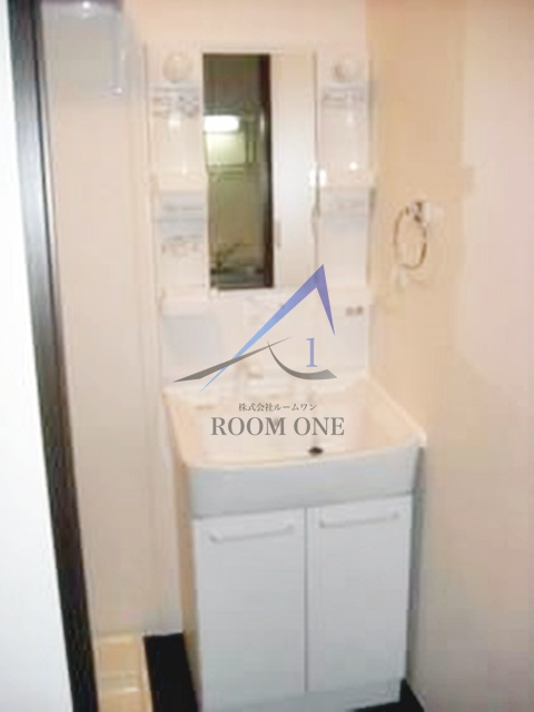 メゾン　アイの洗面所|独立洗面台です。