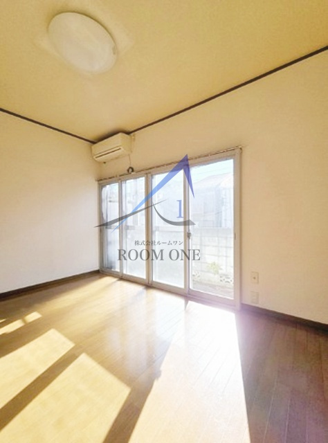 五月コーポの居間・リビング|洋室のお部屋です。