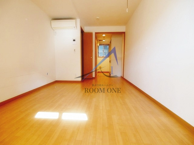 Ｙ’ｓ　ＨＯＵＳＥの居間・リビング|洋室のお部屋です。