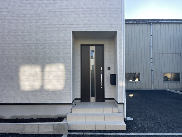 クレイドルガーデン宇都宮市川田町第６　新築一戸建ての玄関|毎日通る玄関はこちらです