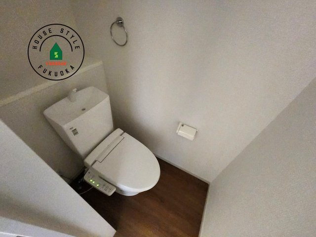 福岡市西区愛宕浜第1-3棟（2号棟）　の内観：施工例|温水洗浄便座を完備しております。2ヶ所にトイレがあるのは朝の慌ただしい時間も安心です。