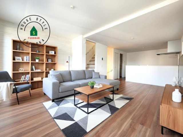 福岡市西区愛宕浜第1-3棟（2号棟）　の内観：施工例|明るく開放的なリビングダイニングは豊かな陽光が注ぎ込み、やすらぎの空間を演出してくれます。ご家族で楽しいひとときをお過ごし下さい。※家具はCGを合成したものです。