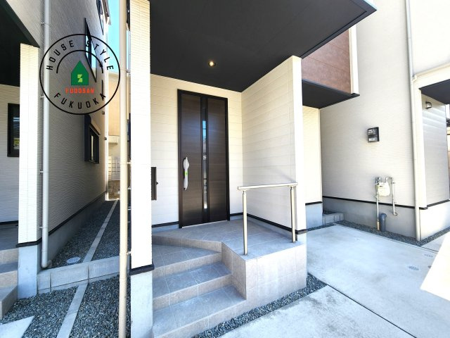 福岡市西区愛宕浜第1-3棟（2号棟）　の玄関|おでかけの時も帰った時も、「我が家」を最初に感じでもらえる素敵な空間に。