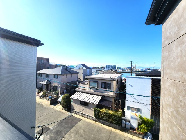 福岡市西区愛宕浜第1-3棟（1号棟）　の展望|眺望や窓からの景色が良いと、家で過ごす時間も快適です。