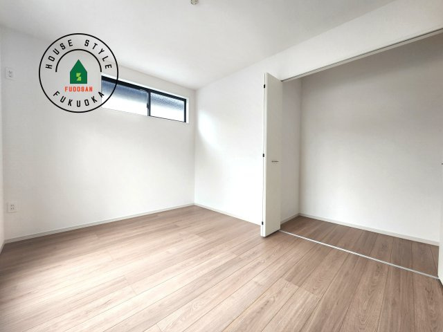 福岡市西区石丸3丁目第2-2棟（2号棟）　の洋室|採光良好な洋室は全居室、複層ガラスの遮熱効果と断熱効果で、一年中快適に過ごせます。