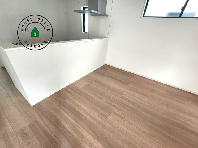 福岡市西区石丸3丁目第2-2棟（2号棟）　のダイニング|キッチンから立ち込める香りが今日の料理を期待させます。