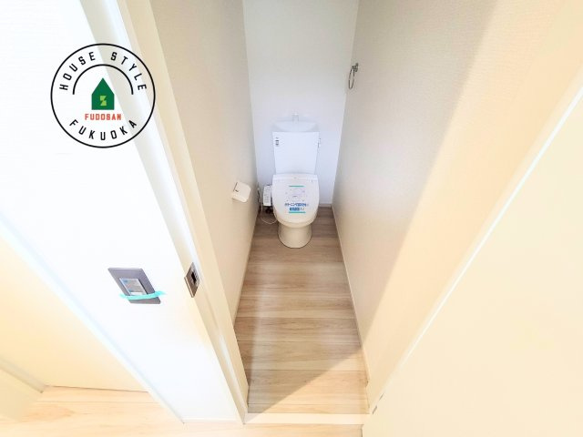 福岡市西区石丸3丁目第2-2棟（1号棟）　の内観：施工例|温水洗浄便座を完備しております。2ヶ所にトイレがあるのは朝の慌ただしい時間も安心です。