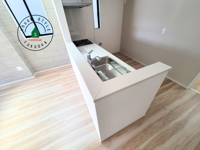 福岡市西区石丸3丁目第2-2棟（1号棟）　の内観：施工例|キッチンから立ち込める香りが今日の料理を期待させます。