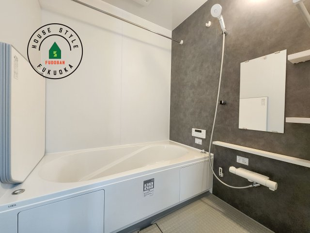 筑紫野市牛島第1-1棟（1号棟）　の浴室|1日の疲れを癒してくれる広々バスルーム。雨の日のお洗濯にも大活躍な浴室乾燥機付です！