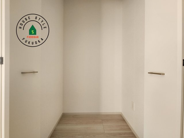 筑紫野市牛島第1-1棟（1号棟）　の収納|洋服や大きな荷物が多い方や人数の多いご家族などは、一般的なクローゼットよりもウォークインクローゼットのほうが使い勝手が良いです。