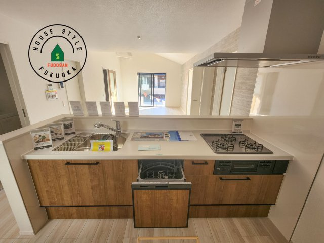 筑紫野市牛島第1-1棟（1号棟）　のキッチン|ご家族を近くに感じられる対面キッチンのLDK。会話もはずみそうですね。