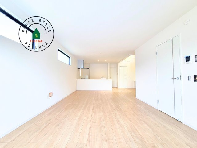 福岡市博多区浦田2丁目第1-1棟（1号棟）　の内観：施工例|キッチンからリビングをしっかり確認できます。家族の笑顔があふれる空間になりそうですね。※家具はCGを合成したものです。