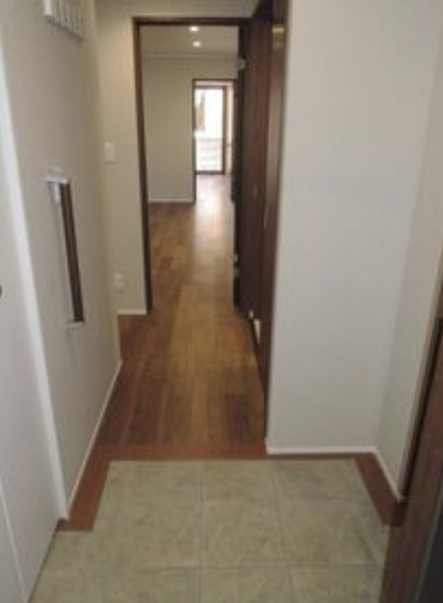 フィカーサ　いちょうの木の玄関