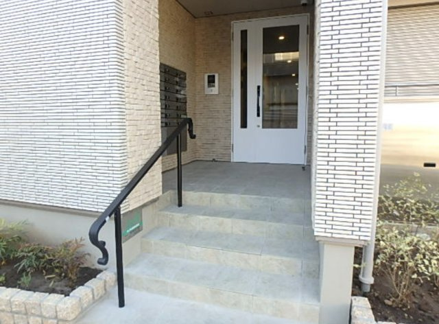 フィカーサ　いちょうの木のエントランス