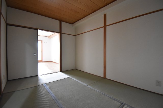 コーポラスTKの和室