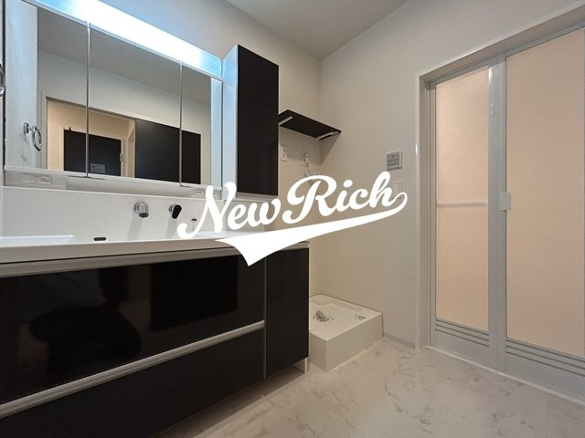 前橋市大利根町１丁目のアパートの独立洗面台