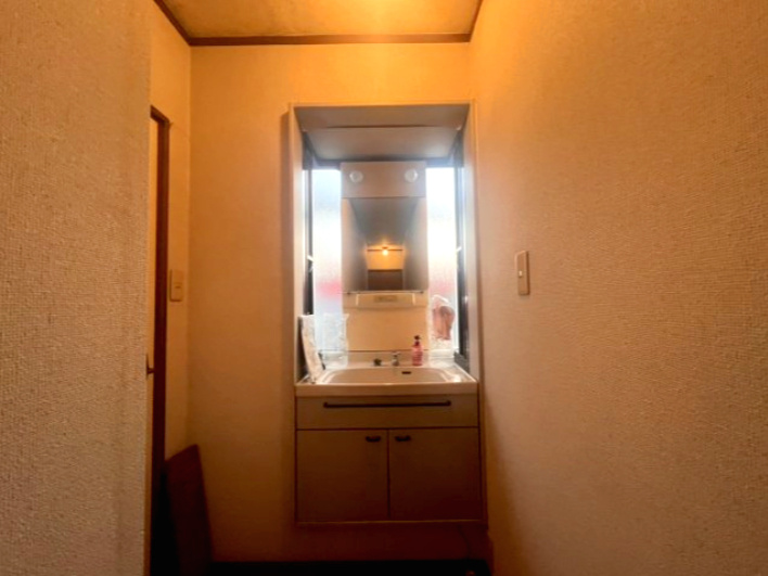 芳賀郡茂木町中古戸建　店舗併用住宅♪の独立洗面台|2F