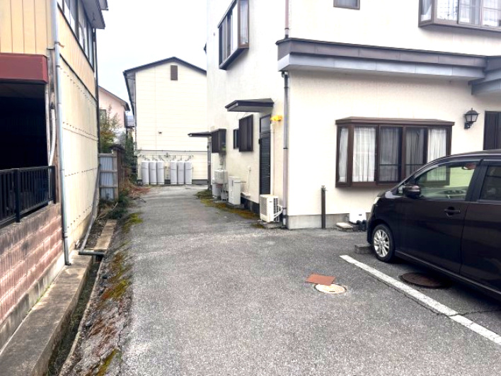 芳賀郡茂木町中古戸建　店舗併用住宅♪のその他|脇道（敷地内）
