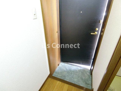 【玄関】 | ブランシェ泉中央 | 背の高い下駄箱で靴も収納できます。