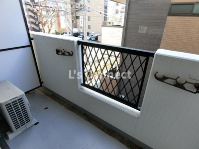 【バルコニー】 | ブランシェ泉中央 | ２階のお部屋で洗濯物もたくさん干せます。