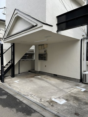 ドミールエムの駐車場