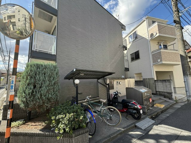 レオパレスSHISUI A棟の外観