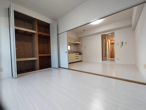 グリーンハイツ新道の居間・リビング|ダイニングキッチン洋室