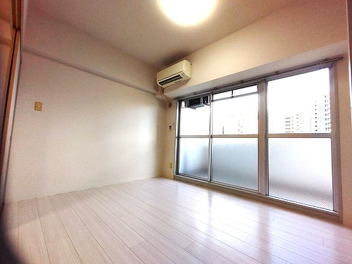 グリーンハイツ新道の居間・リビング|洋室